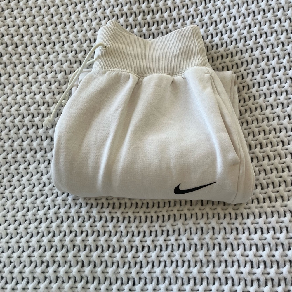 Nike Women's Sportswear Phoenix Fleece High Rise Sweatpants